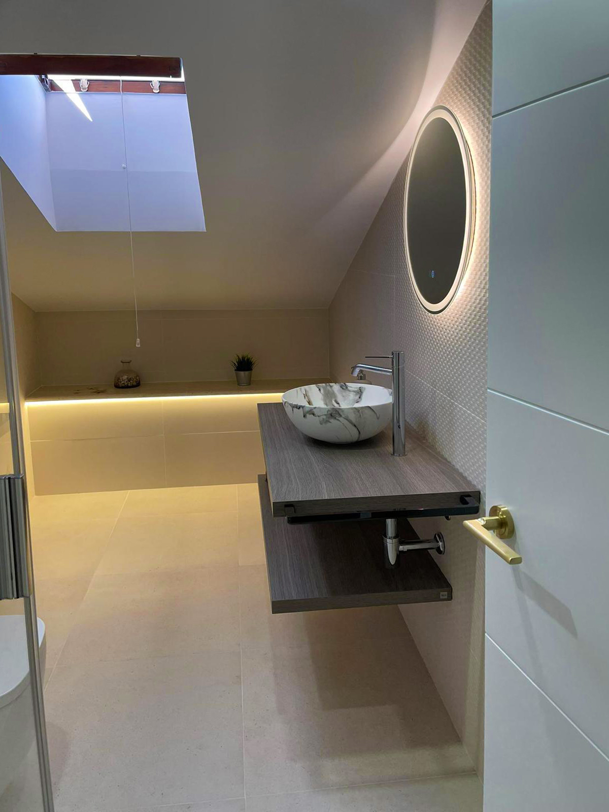 Espacio de baño creado por BRICON CÁCERES Espacio de baño creado por BRICON CÁCERES