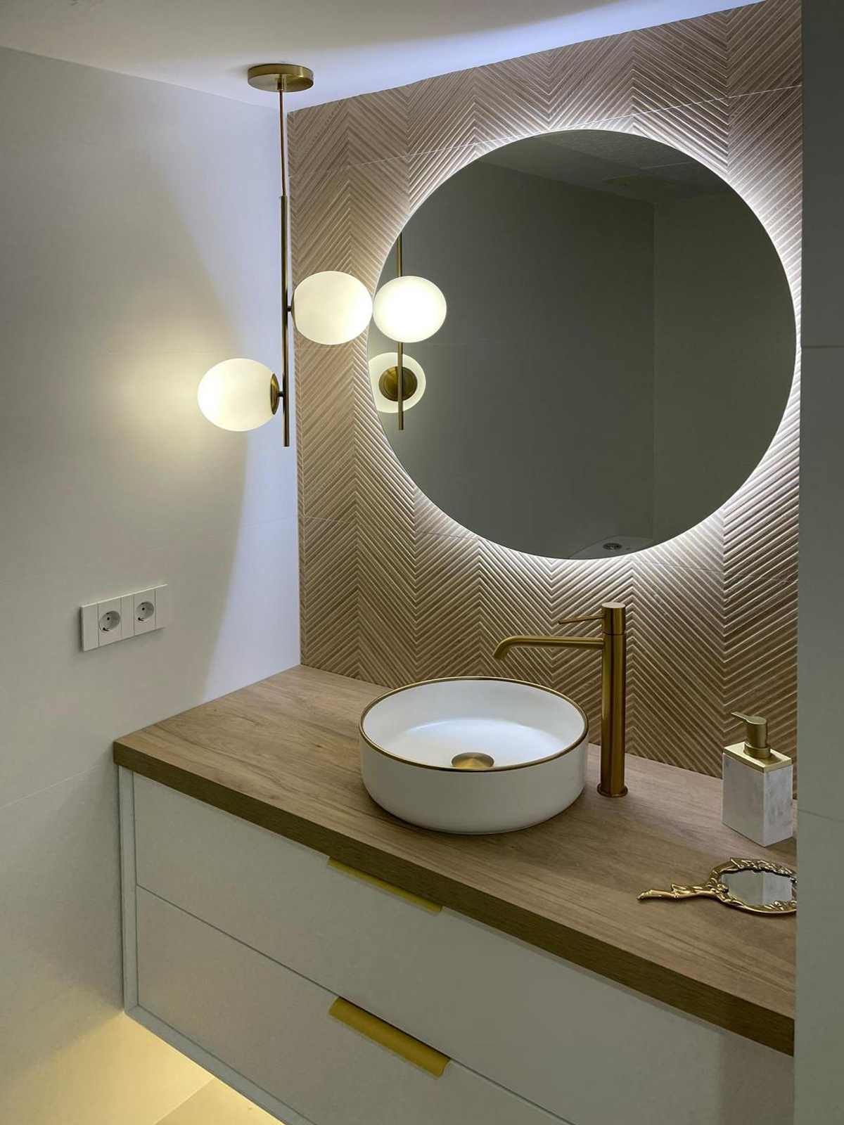 Espacio de baño creado por BRICON CÁCERES Espacio de baño creado por BRICON CÁCERES