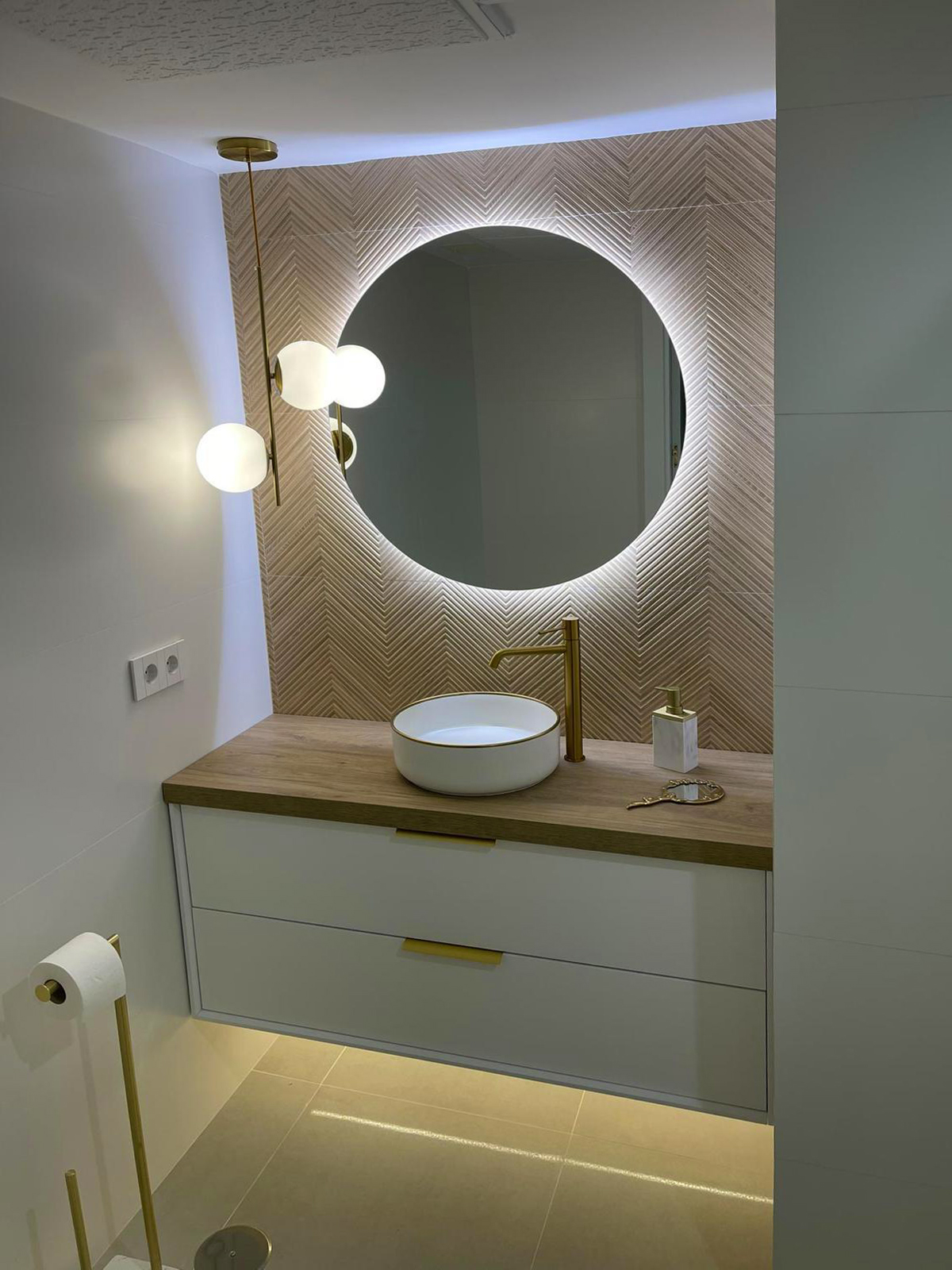 Espacio de baño creado por BRICON CÁCERES Espacio de baño creado por BRICON CÁCERES